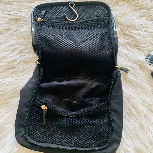 VICTORIA SECRET BLACK TRAVEL MAKE UP  TOILETRIES BAG . 5” x 7” . SMALL . - Picture 10 of 10